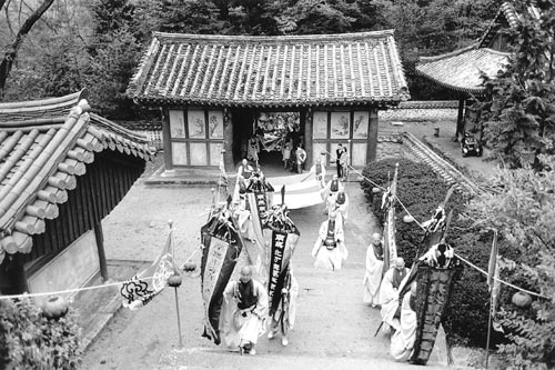 ����3��-���