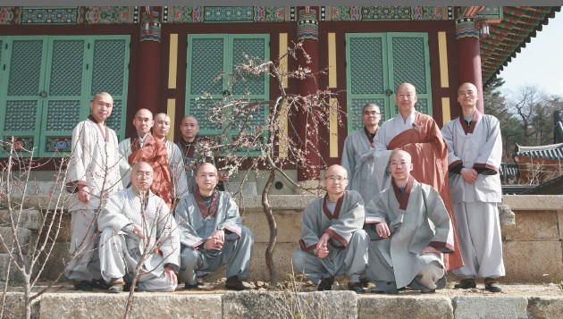 ��ĥ��, ������(�� ���п�) �ն㿡 �����ȭ �� �׷縦 �ɾ���